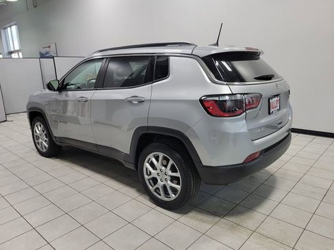 Used 2022 Jeep Compass Latitude image 5