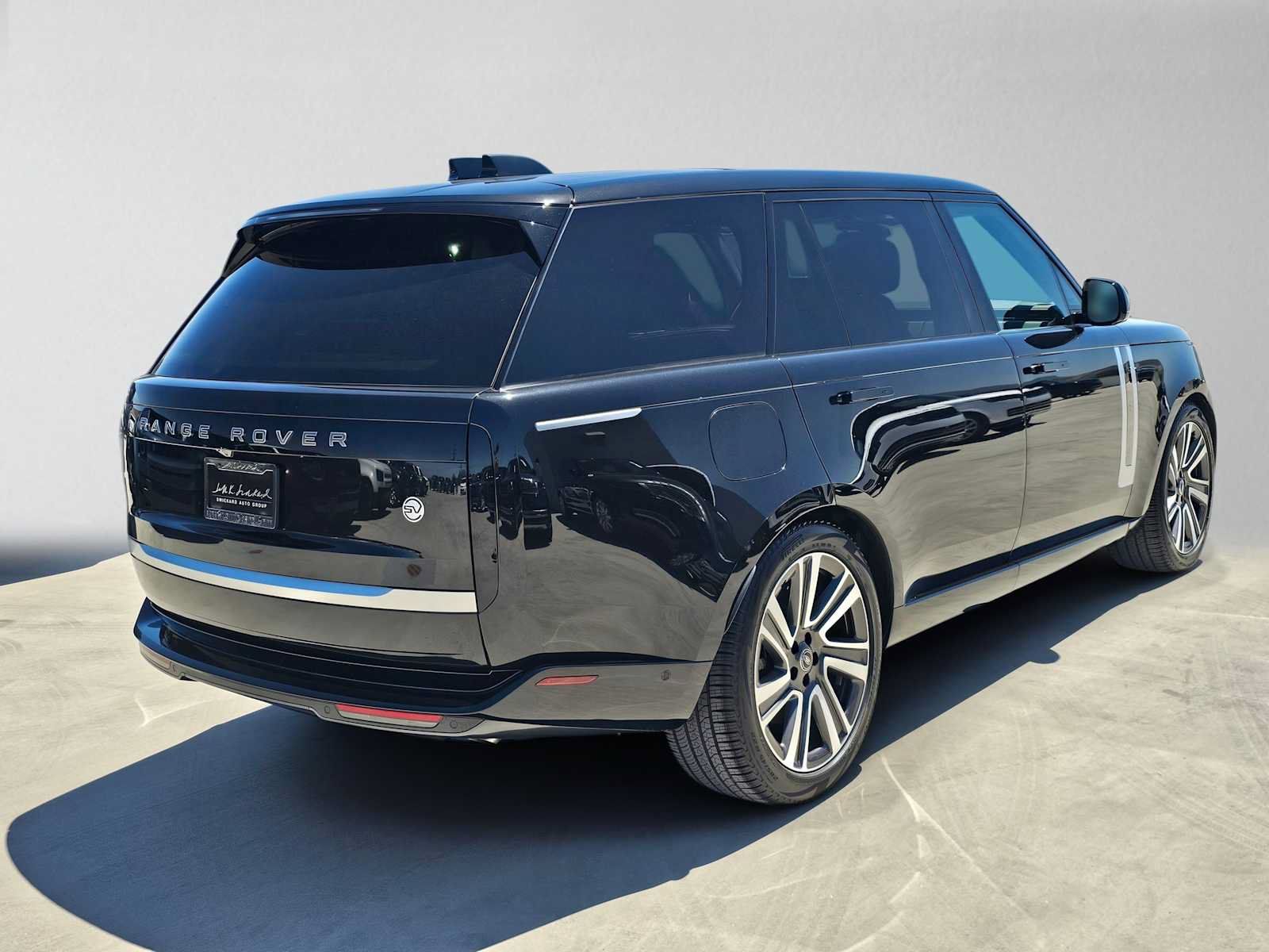New 2025 Land Rover Range Rover SV AWD/4WD image 5