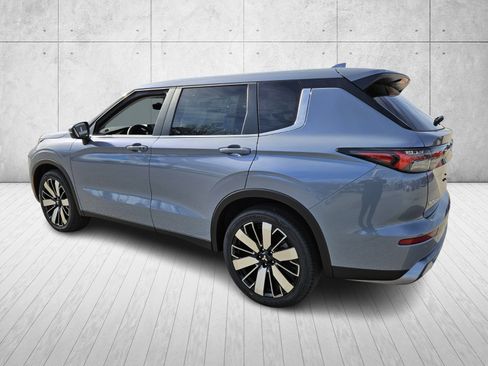 New 2026 Mitsubishi Outlander FWD image 5