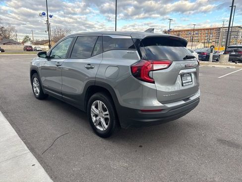 Used 2024 GMC Terrain SLE image 4