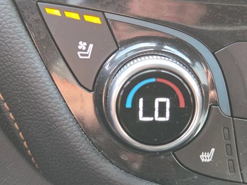 Used 2024 Chevrolet Equinox Premier FWD image 12