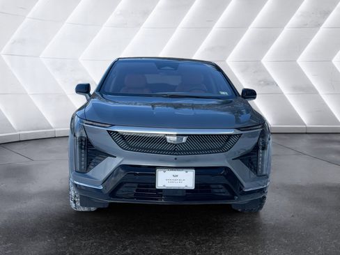 New 2026 Cadillac Optiq Luxury 2 image 9