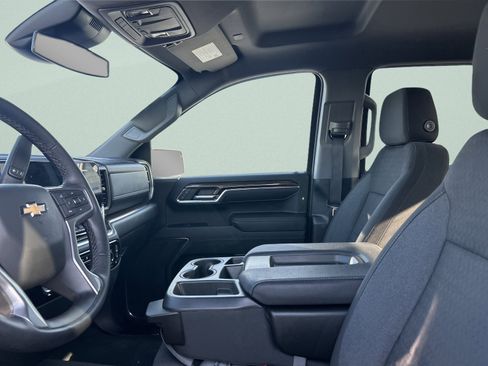 Used 2024 Chevrolet Silverado 1500 LT image 11