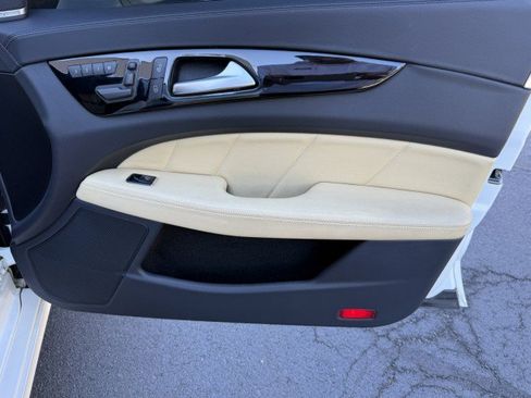 Used 2014 Mercedes-Benz CLS 550 image 32