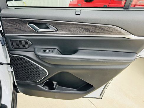 Used 2022 Jeep Grand Cherokee L Limited w/ Luxury Tech Group II image 36