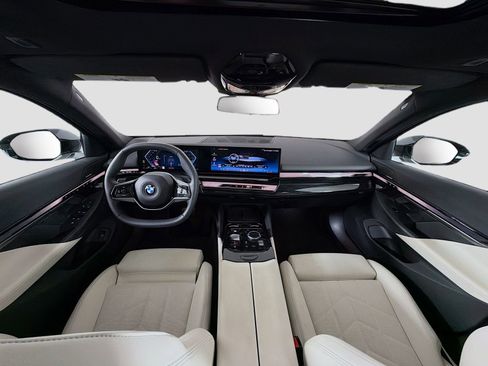 Used 2024 BMW 540i xDrive w/ Convenience Package AWD/4WD image 9