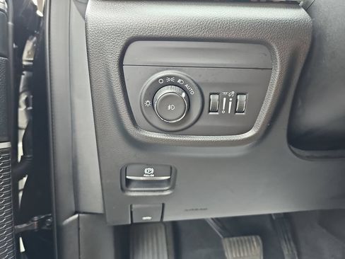 Used 2022 Jeep Grand Cherokee L Limited w/ Luxury Tech Group II AWD/4WD image 32