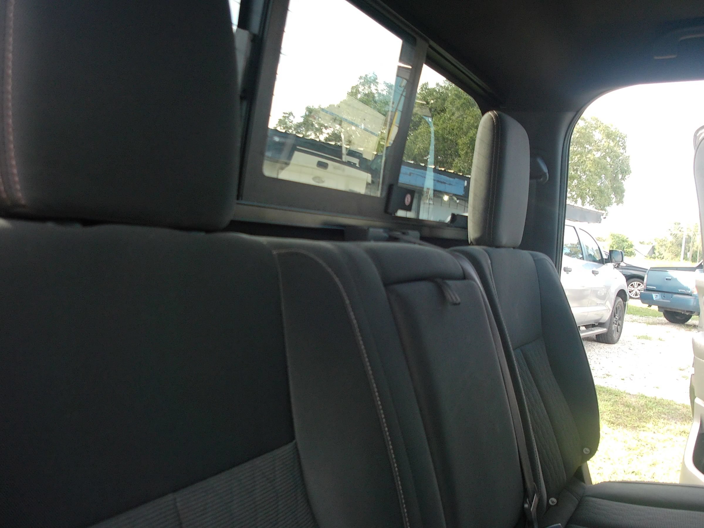 Used 2018 Nissan Titan SV w/ SV Convenience Package AWD/4WD image 35