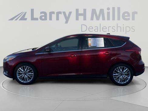 Used 2015 Ford Focus Titanium w/ Titanium Technology Package FWD image 2