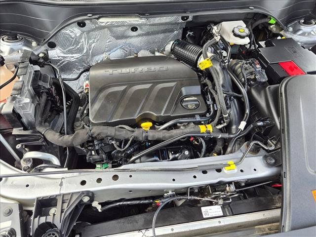 Used 2025 Chevrolet Trax LT FWD image 28