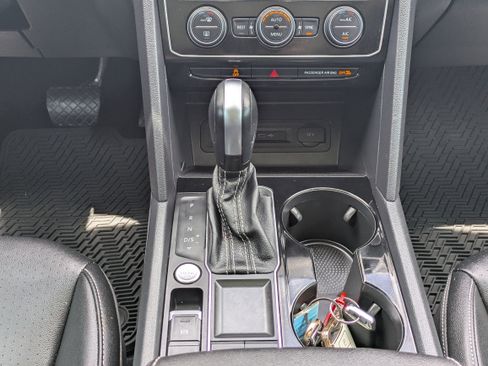 Used 2023 Volkswagen Atlas SE w/ Panoramic Sunroof Package FWD image 21