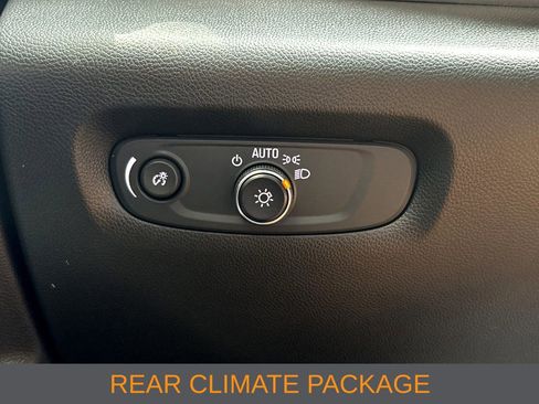 Used 2023 Chevrolet Traverse LT w/ LT Premium Package FWD image 15