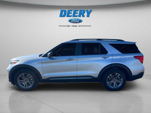 Used 2022 Ford Explorer XLT w/ Equipment Group 202A image 5