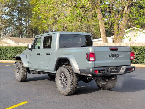 New 2026 Jeep Gladiator Sport AWD/4WD image 3