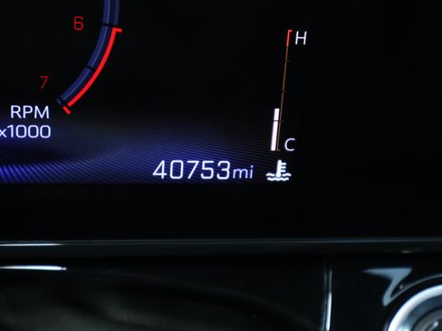 Used 2024 Chevrolet Trax RS w/ Sunroof Package FWD image 4
