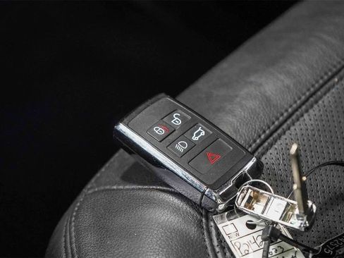 Used 2023 Land Rover Defender 90 S image 27