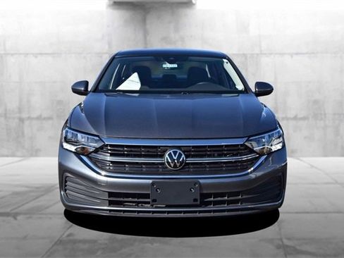 Certified 2024 Volkswagen Jetta SE w/ Panoramic Sunroof Package image 4