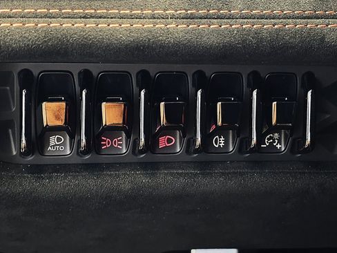 Used 2023 Lamborghini Huracan STO image 25