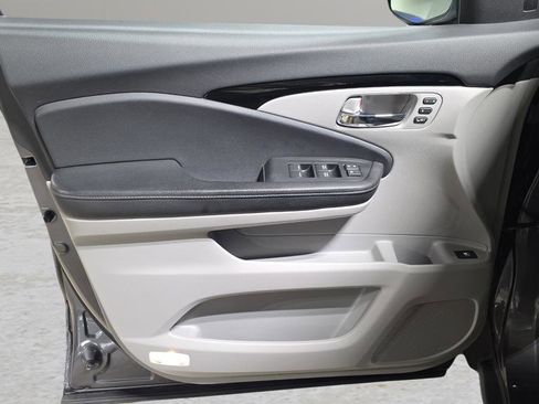 Used 2017 Honda Ridgeline RTL-E image 9