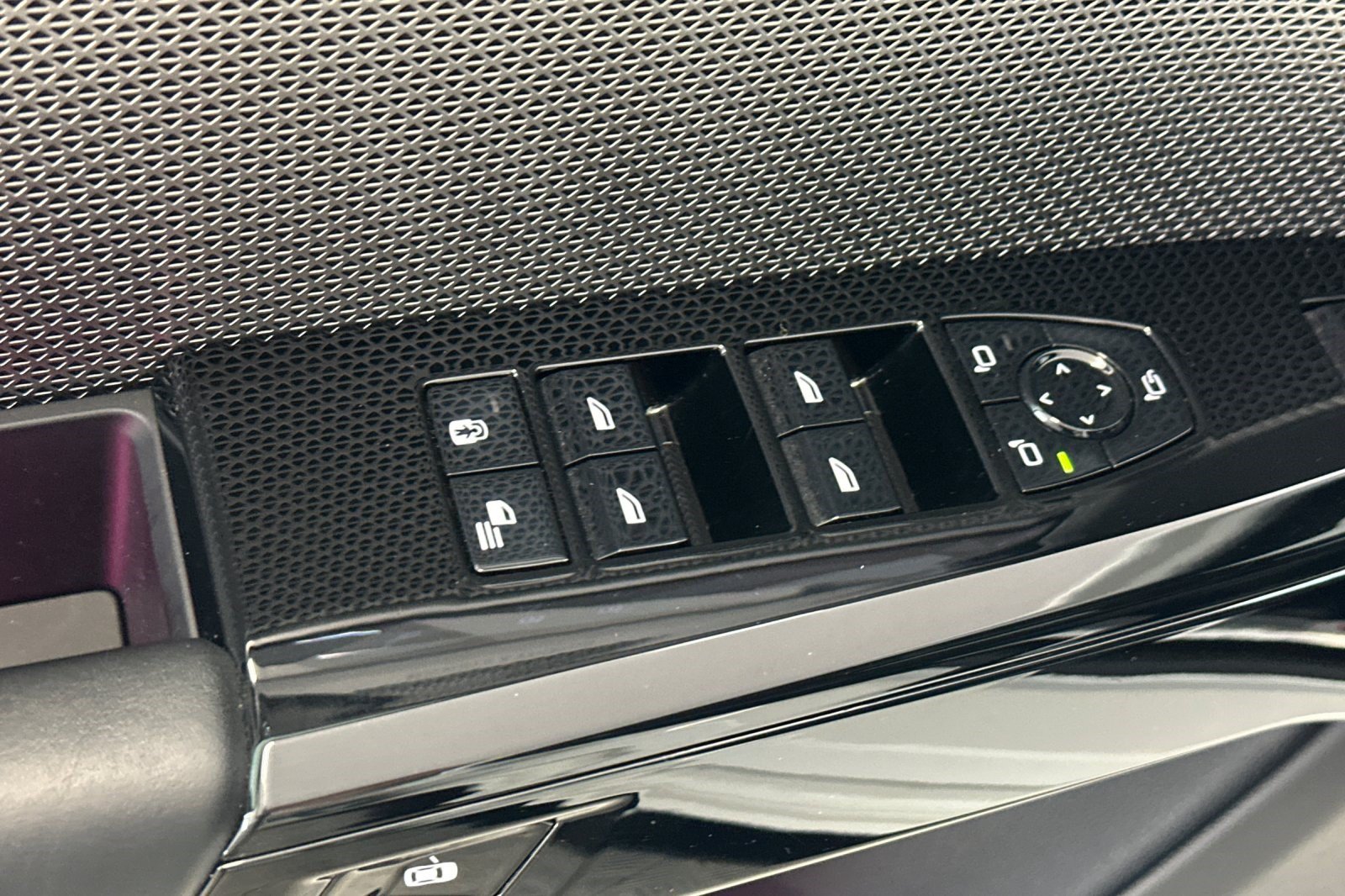 Used 2023 BMW 740i RWD image 13