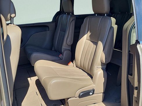 Used 2015 Chrysler Town & Country Touring w/ Driver Convenience Group FWD image 13