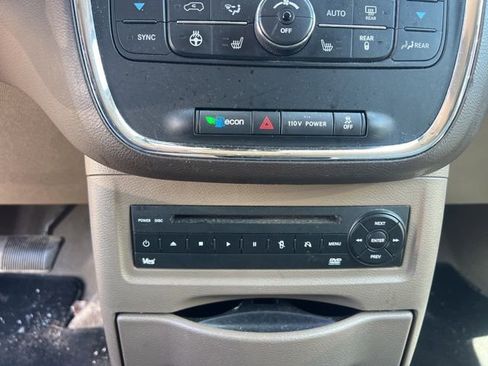 Used 2012 Chrysler Town & Country Touring-L w/ Entertainment Group #2 FWD image 16