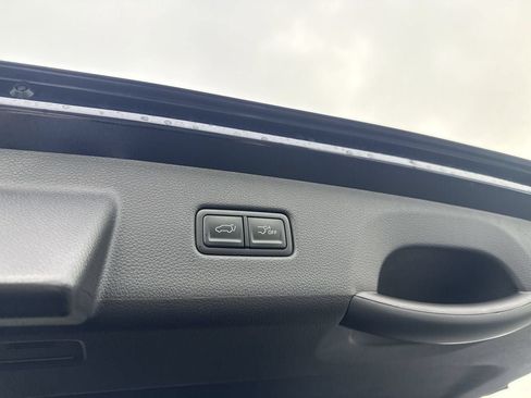 New 2026 Kia Carnival EX FWD image 46