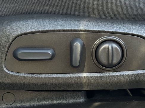 Certified 2023 GMC Acadia SLE w/ Driver Convenience Package image 21