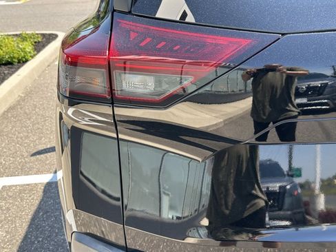 Certified 2022 Nissan Rogue SV AWD/4WD image 29
