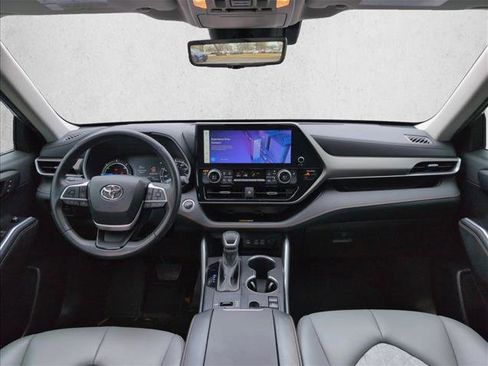 Used 2023 Toyota Highlander Bronze Edition image 21