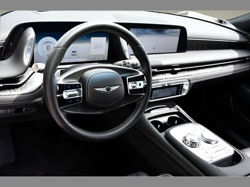 Used 2025 Genesis G90 3.5T AWD/4WD image 12