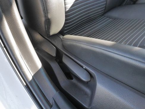 Used 2020 Toyota Camry SE image 13