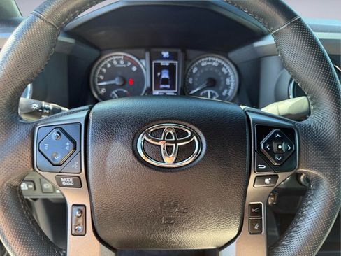 Used 2021 Toyota Tacoma TRD Sport AWD/4WD image 32