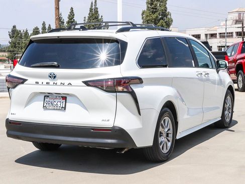 Certified 2025 Toyota Sienna XLE w/ XLE Plus Package FWD image 7