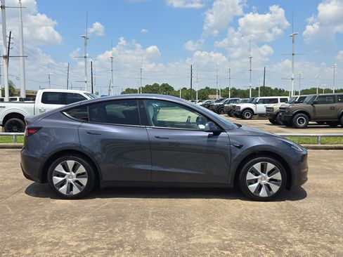 Used 2023 Tesla Model Y 2WD image 2