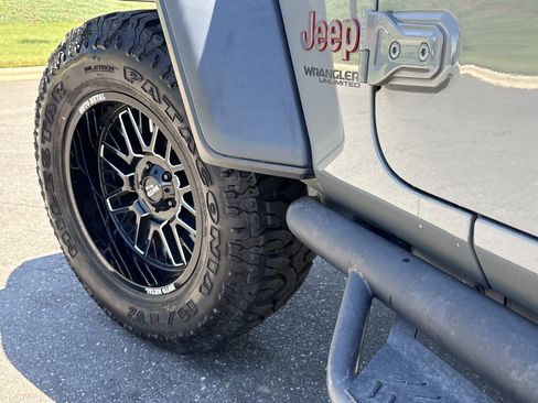 Used 2021 Jeep Wrangler Unlimited Rubicon AWD/4WD image 12
