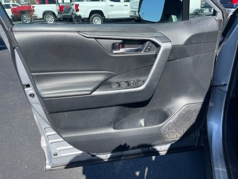 Used 2020 Toyota RAV4 XLE Premium image 17