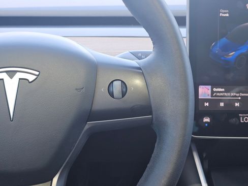 Used 2021 Tesla Model Y Long Range image 22