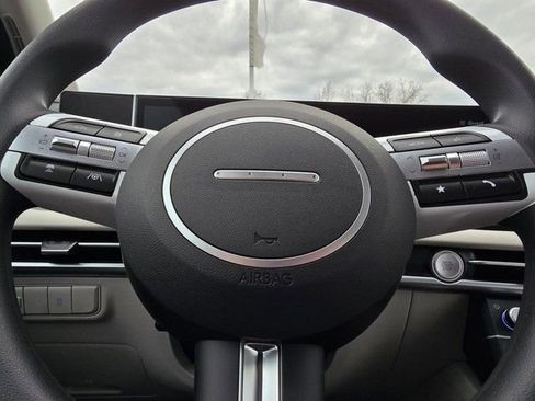 Certified 2025 Hyundai Tucson SE image 22