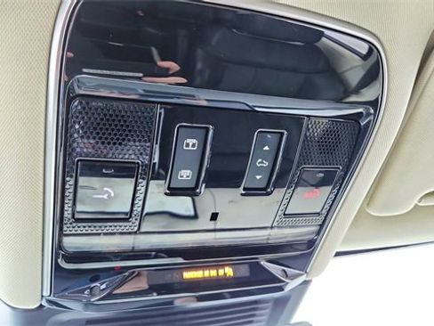 Used 2023 Land Rover Range Rover Long Wheelbase Autobiography image 57