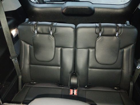 Used 2022 Ford Explorer XLT w/ Equipment Group 202A image 31