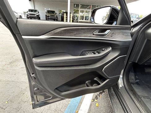 Used 2025 Jeep Grand Cherokee L Limited w/ Luxury Tech Group II image 66