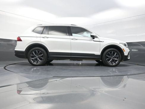 Used 2023 Volkswagen Tiguan SE AWD/4WD image 30