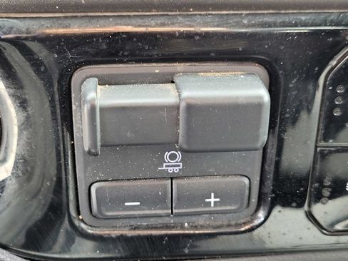 Used 2024 Chevrolet Silverado 2500 LT w/ Convenience Package AWD/4WD image 20