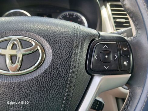 Used 2016 Toyota Highlander Limited FWD image 33