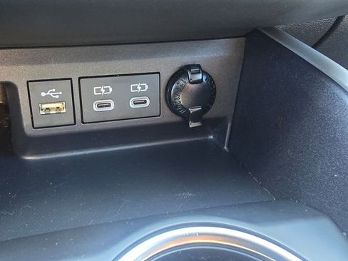 Used 2023 Toyota Highlander XLE image 24