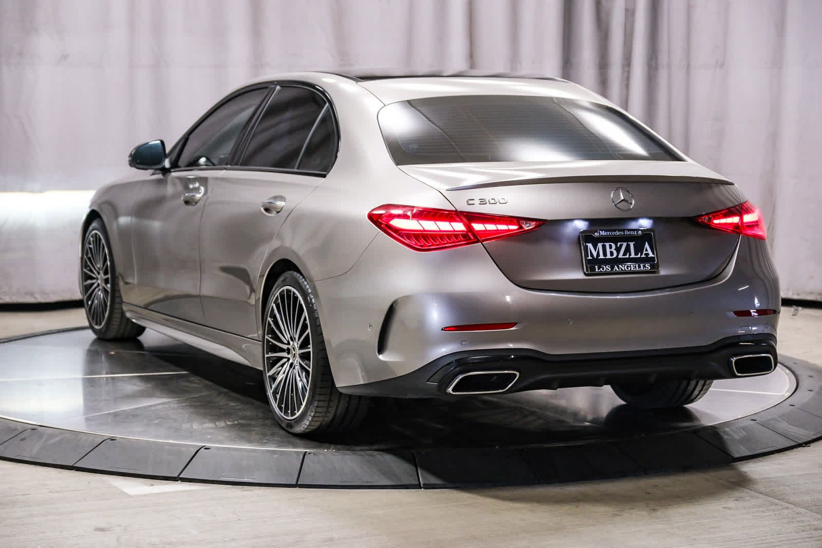 Used 2024 Mercedes-Benz C 300 Sedan image 2