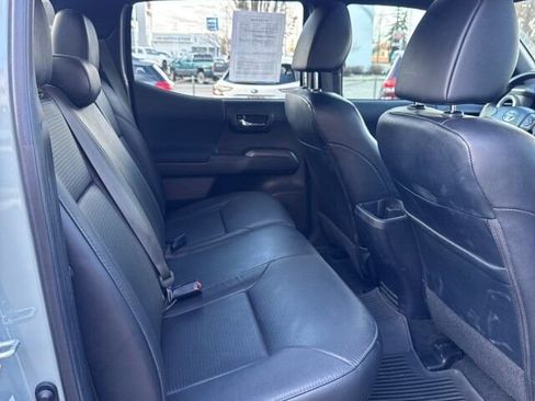 Used 2022 Toyota Tacoma TRD Sport w/ TRD Premium Sport Package image 15