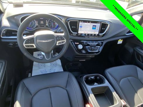 New 2026 Chrysler Pacifica Select image 36