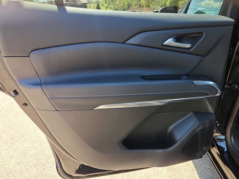 Used 2025 Chevrolet Traverse LT image 31